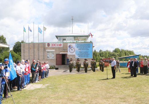 Ветераны-парашютисты ДОСААФ опередили соперников