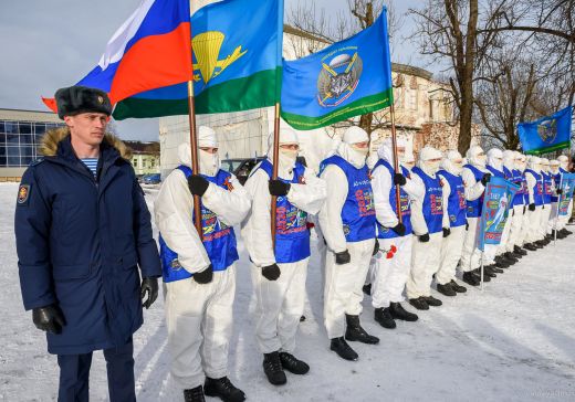 Жители Валдая встретились с воинами-десантниками