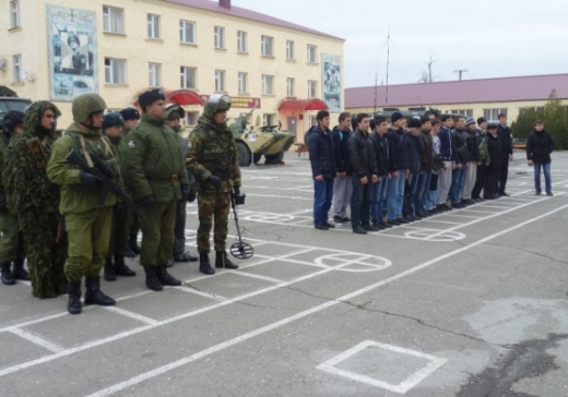 Курсанты Кизлярской автошколы побывали в гостях у воинов