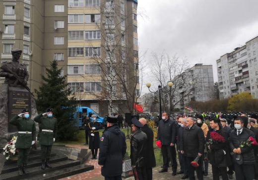 В Сертолово открыт памятник герою