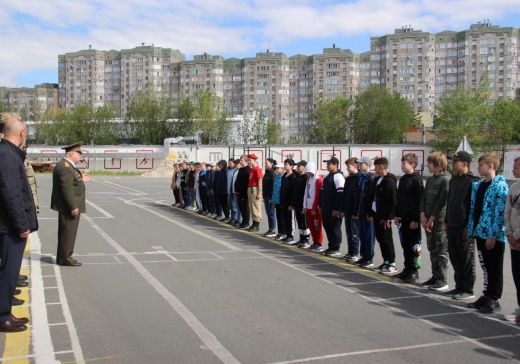 В Сургуте открыт военно-патриотический лагерь «Юнармеец»