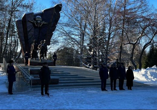 Возложение цветов переросло в «Урок мужества»