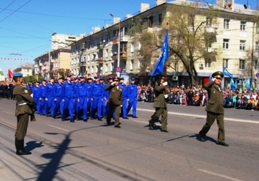 В праздничные дни рязанцев порадовали автокроссмены и курсанты ДОСААФ