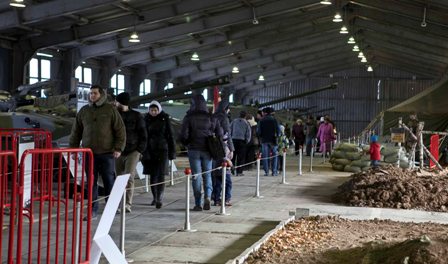 Молодежь отметила День разведчика в Танковом музее