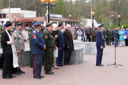 «В армии служить почетно! »