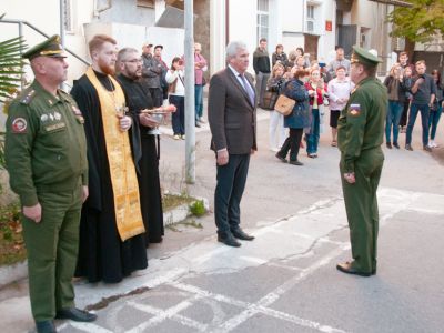 Первая группа ялтинских призывников торжественно отправлена на сборный пункт в Симферополь