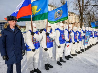 Жители Валдая встретились с воинами-десантниками