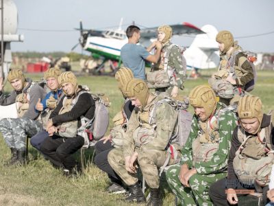 На аэродроме всегда ближе к небу