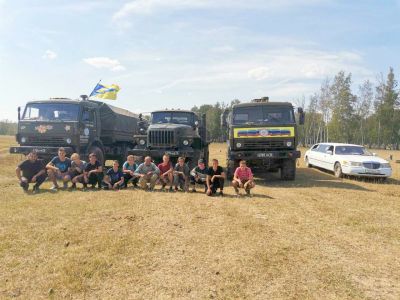 Будущие военные водители грязи не боятся