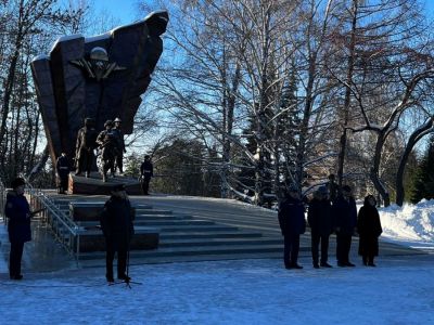 Возложение цветов переросло в «Урок мужества»