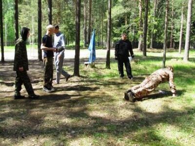 Машина и мотоцикл, конечно, не танк, но грязи и препятствий тоже не боятся