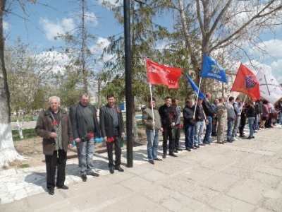 «Поклонимся героям! »