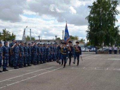 Самарские досаафовцы с неба поздравили курсантов института