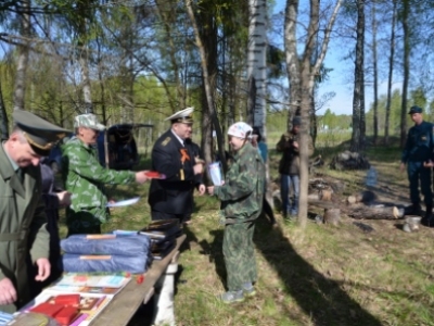 Юные калужские патриоты совершили марш-бросок и поздравили ветеранов