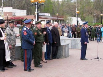 «В армии служить почетно! »