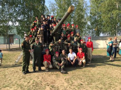 Юнармейцы Северной столицы побывали в гостях у танкистов