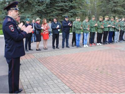 Такое вручение водительских удостоверений выпускники автошкол не забудут