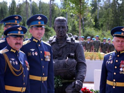 Десантники открыли «Аллею Дяди Васи» в парке «Патриот»