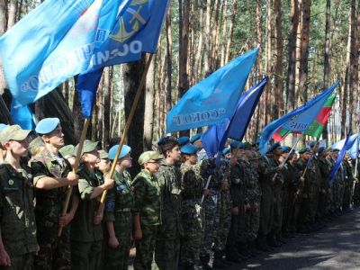 Почётные гости во главе с депутатом Госдумы С.Боженовым посетили лагерь героико-патриотической экспедиции памяти Героя Советского Союза М.Шумилова